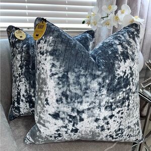 1-NWT CALLISTO HOME DECORATIVE PILLOWS (Read description for additional details)